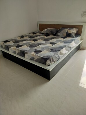 Double Room | Rollaway beds, free WiFi, bed sheets