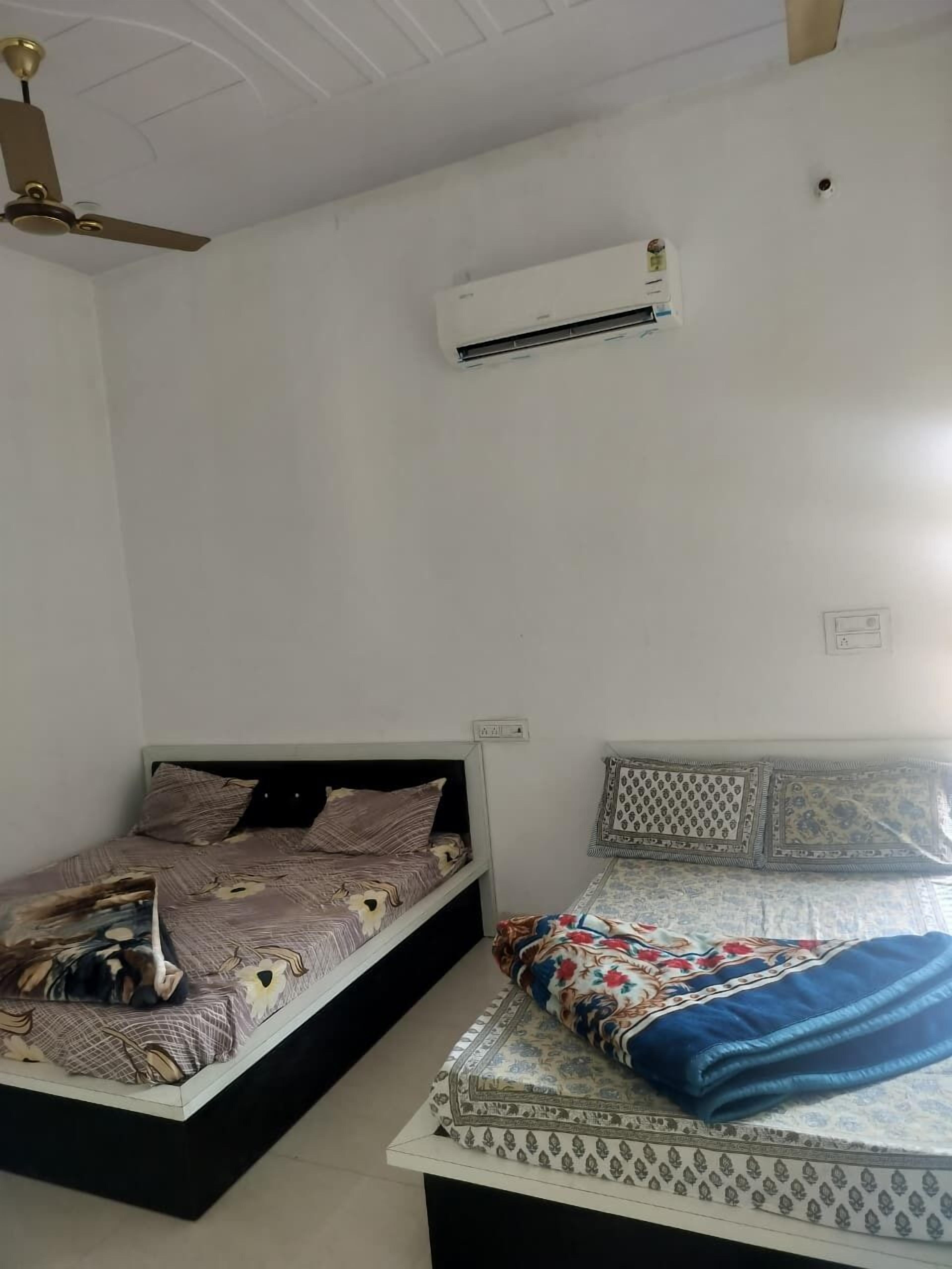 Quadruple Room | Rollaway beds, free WiFi, bed sheets