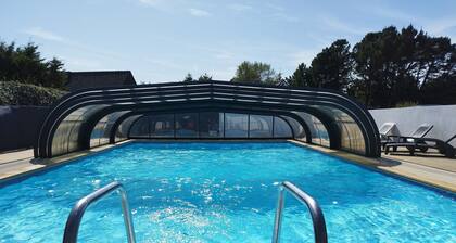 Maison de vacances en Bretagne Ă 900 m de la plageâ5 personnes âPiscine chauffĂ©e