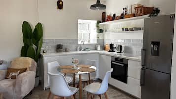 Casa rural | Cuina privada | Utensilis de cuina, vaixella i coberteria