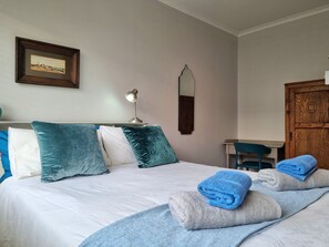 3 slaapkamers, een strijkplank/strijkijzer, wifi, beddengoed