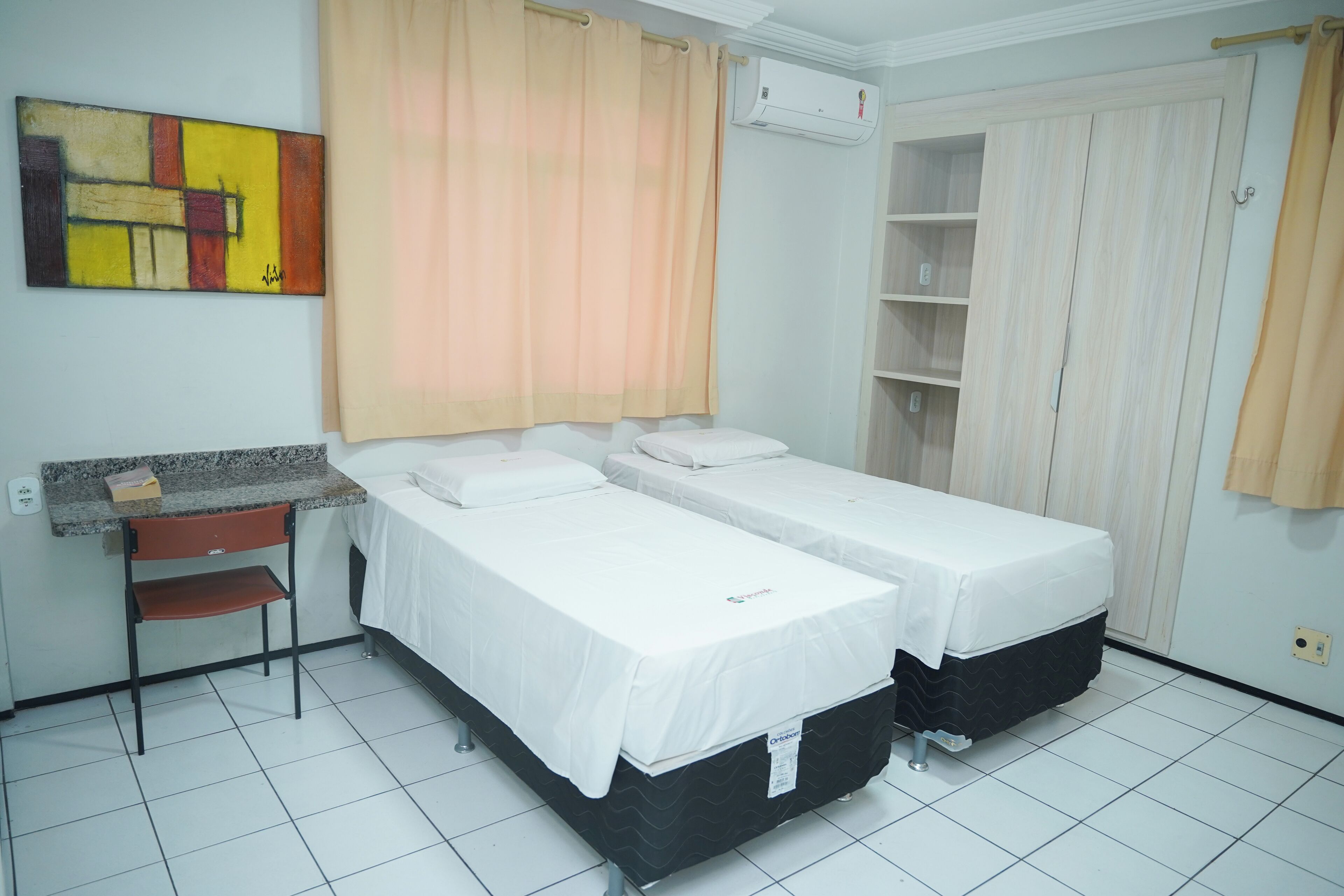 Chambre supérieure avec lits jumeaux, vue sur la ville | Accès au Wi-Fi (inclus)