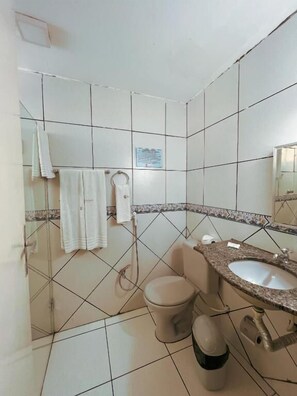 Standard Twin Room | Bathroom