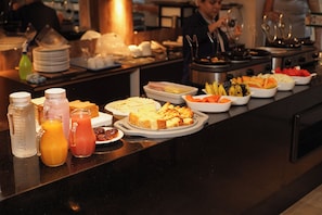 Free daily full breakfast  - Hotel Visconde  (Sobral)