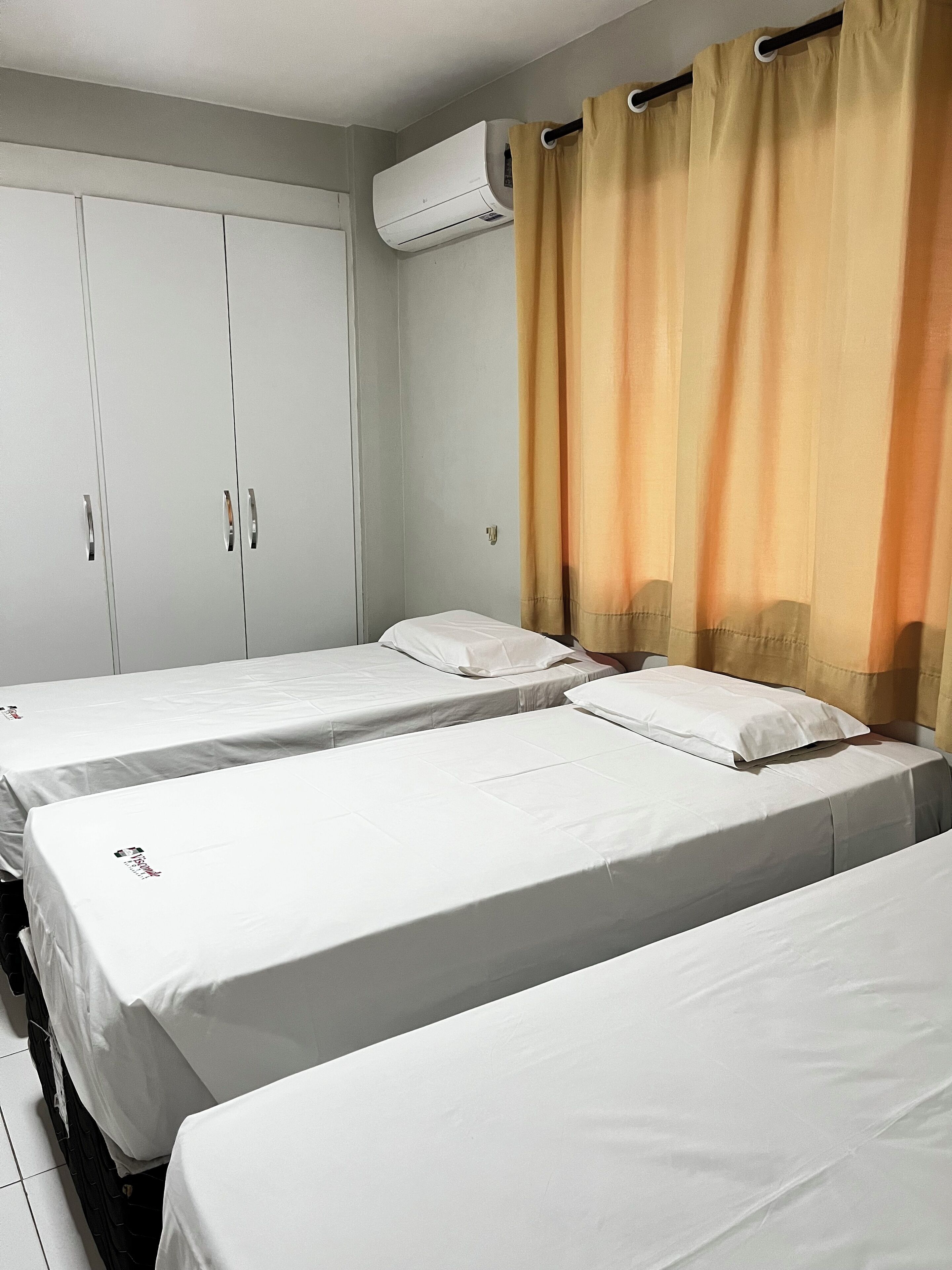 高級三人房, 城市景觀 | 免費無線上網