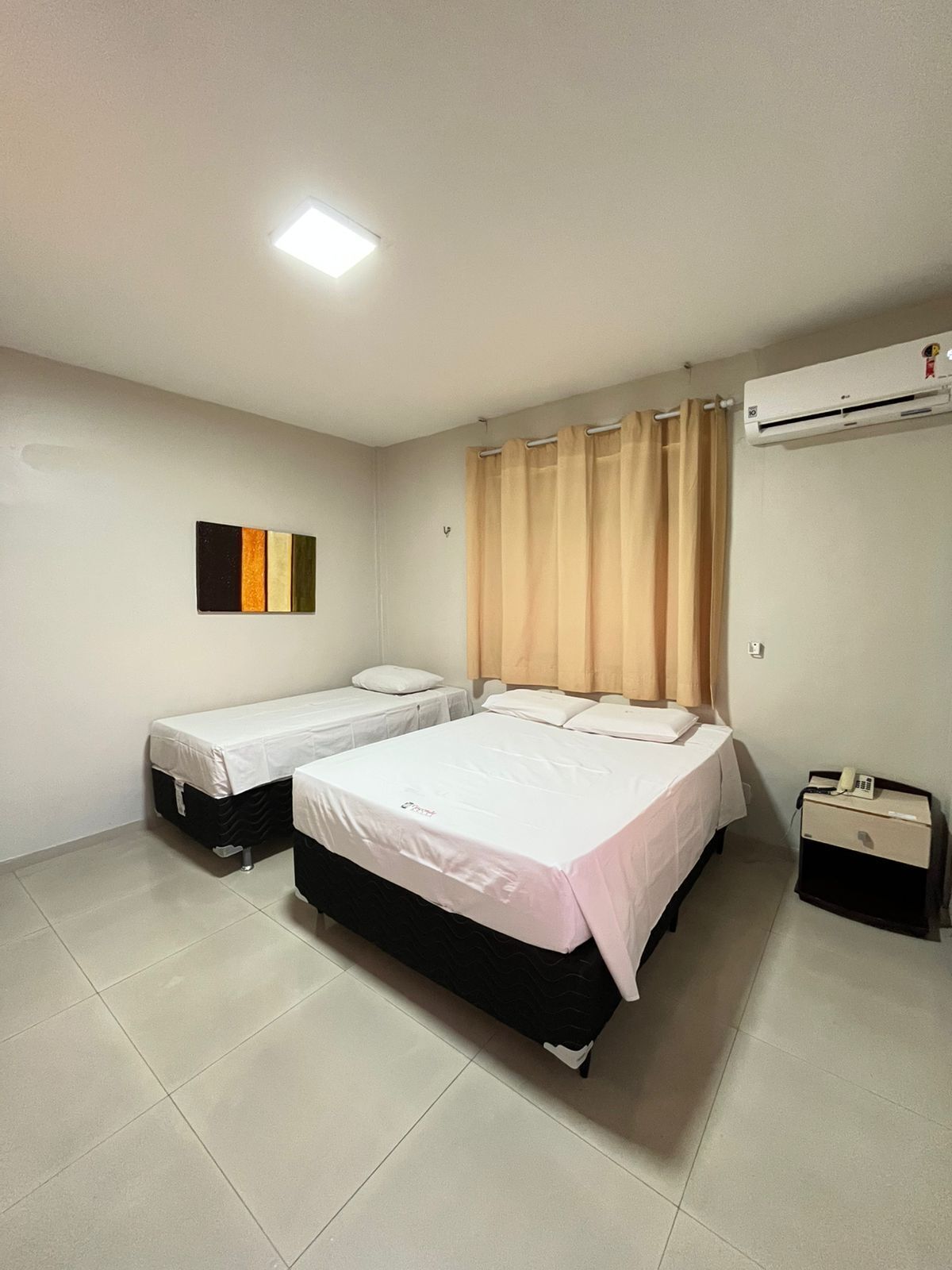 高級四人房, 城市景觀 | 免費無線上網