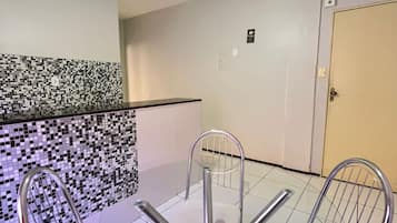 Habitación doble Deluxe, vista a la ciudad | Minibar, escritorio, wifi gratis y ropa de cama