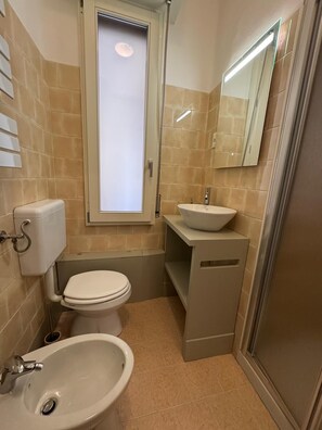A small bathroom with a toilet, sink, and bidet. - Aro's House (Cremona)