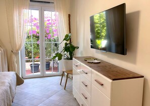 2 chambres, coffres-forts dans les chambres, bureau
