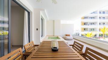 Deluxe Condo | Terrace/patio