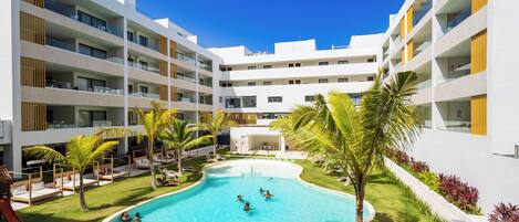 Outdoor pool, pool umbrellas, sun loungers