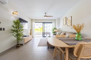 ดีลักซ์คอนโด | ห้องรับประทานอาหาร