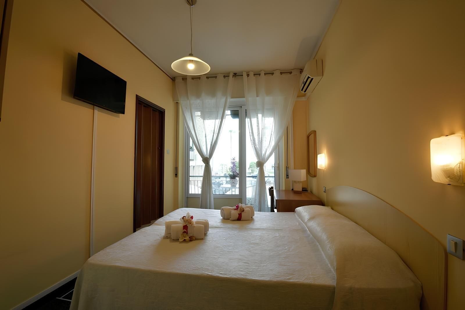 Kamer, 1 twee- of 2 eenpersoonsbedden | Lakens van Egyptisch katoen, luxe beddengoed, een kluis op de kamer