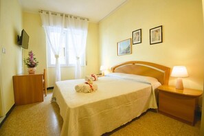 Egyptian cotton sheets, premium bedding, in-room safe, free WiFi - Hotel La Mediterranea (Loano)