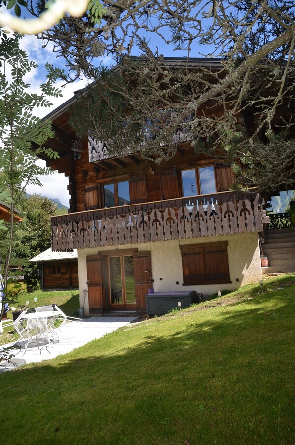 Exterior - Quiet mountain chalet, 15 min from town center and 2 min from bus stop (Chamonix-Mont-Blanc)