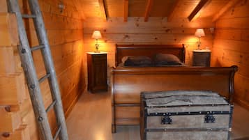 3 bedrooms, iron/ironing board, internet, bed sheets
