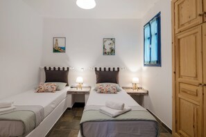 3 chambres, fer et planche à repasser, Wi-Fi, draps fournis