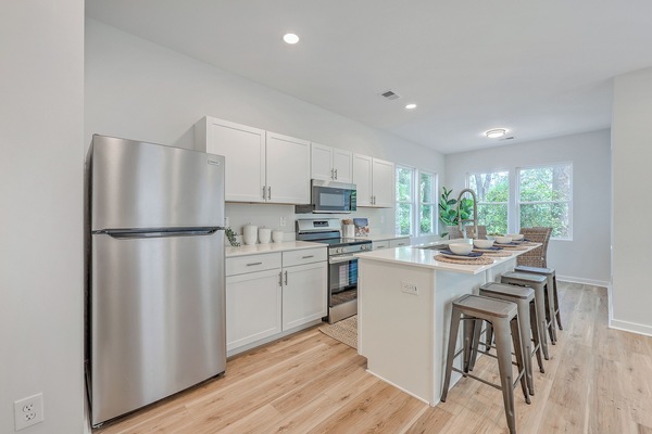 Micro-ondas, fogão, lava-louças