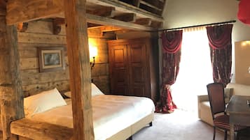 Habitación cuádruple superior | Caja fuerte, cortinas opacas, wifi gratis