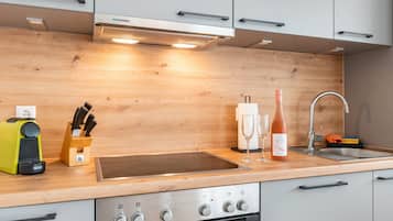 Réfrigérateur, four, plaque de cuisson, lave-vaisselle