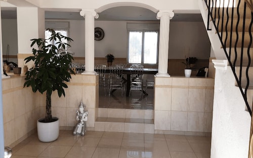 Cristina Michael's house is a spacious family gîte, ideally located in Blois, in