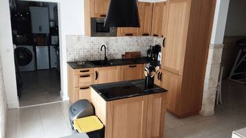 Coffee/tea maker, dishwasher, toaster, high chair