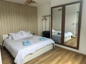 6 chambres, fer et planche à repasser, Wi-Fi, draps fournis