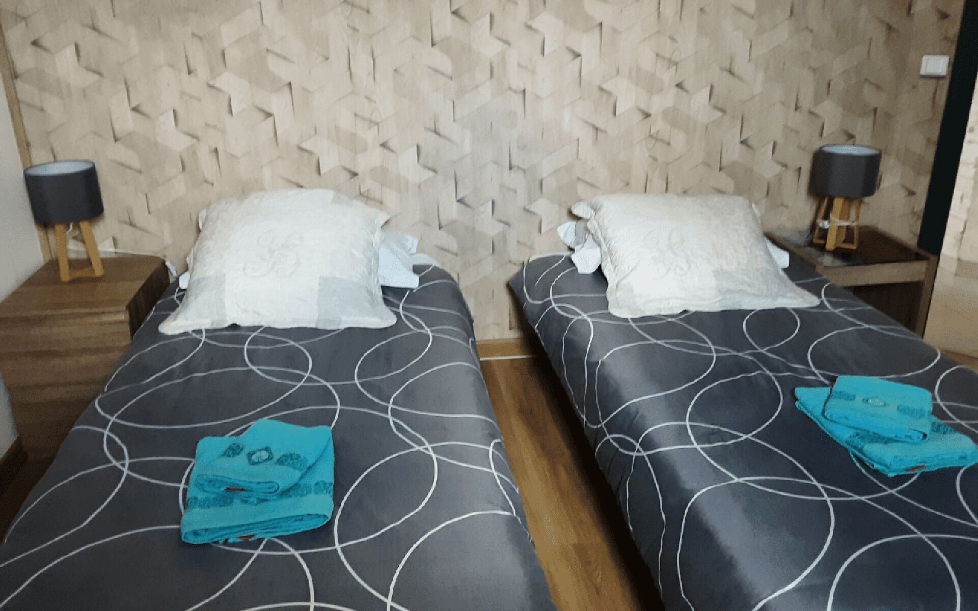 6 bedrooms, iron/ironing board, Internet, bed sheets