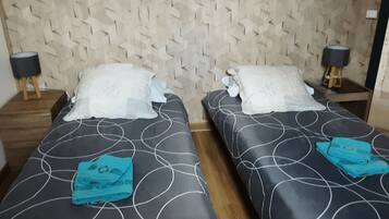 6 bedrooms, iron/ironing board, Internet, bed sheets