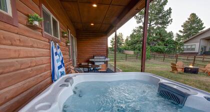 Modern Mountain Home w/ Hot Tub, Fenced Yard & Near Lakes