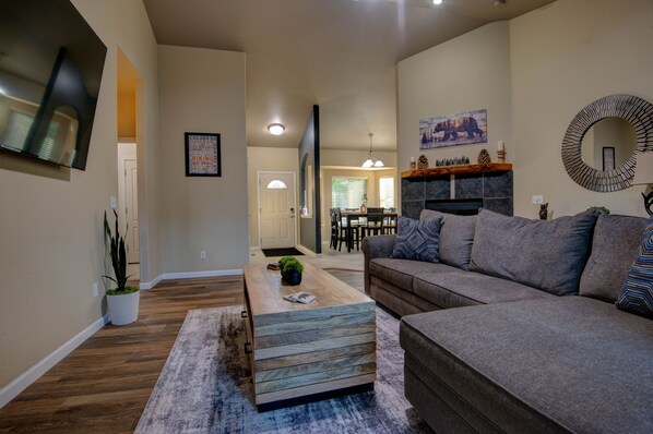 Smart TV, fireplace