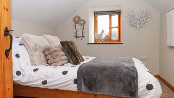 2 bedrooms, individually decorated, individually furnished, free WiFi