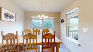 Dining - Worth the Wait Townhome (Crested Butte)