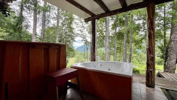 Indoor spa tub