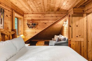 3 bedrooms, desk, iron/ironing board, travel cot