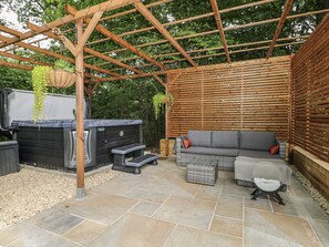 Property grounds - Charltons Hollow Cabin (Haywards Heath)