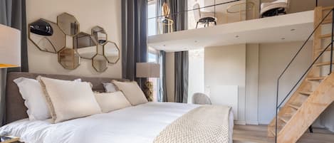 Executive Quadruple Room | Minibar, in-room safe, desk, laptop workspace