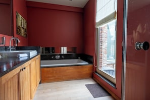 Executive Suite | Bathroom