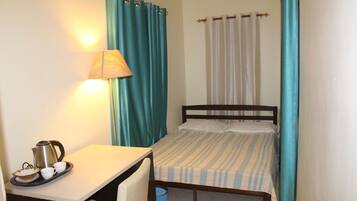 6 bedrooms, iron/ironing board, WiFi, bed sheets