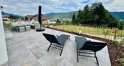 Ferienhaus 'Steinrose' mit Seeblick, privater Terrasse und WLAN