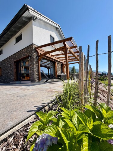 Ferienhaus 'Steinrose' mit Seeblick, privater Terrasse und WLAN