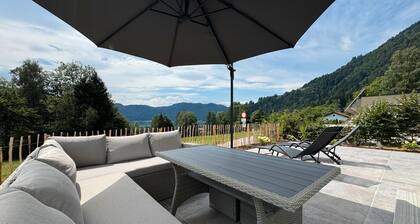 Holiday Home 'Steinrose' with Lake View, Private Terrace and Wi-Fi