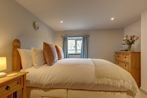 2 bedrooms, iron/ironing board, Internet, bed sheets - Forget Me Not Cottage (Binham)