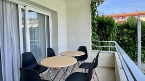 Apartment | Outdoor dining