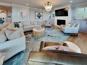 Smart TV, fireplace