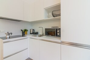 Fridge, microwave, dishwasher, coffee/tea maker