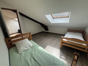 2 bedrooms, free WiFi, bed sheets