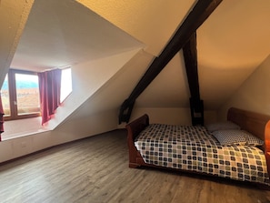 2 bedrooms, free WiFi, bed sheets