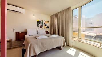 1 slaapkamer, een strijkplank/strijkijzer, gratis wifi, beddengoed