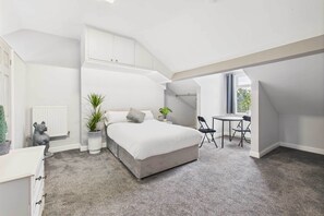 6 chambres, bureau, fer et planche à repasser, Wi-Fi